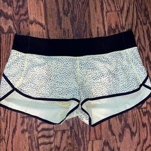 size 10 lululemon speed up shorts 2.5 length